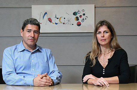 מימין לשמאל: גילי רון סמנכ"לית השיווק הפורשת של מטריקס ומוטי גוטמן מנכ"ל החברה