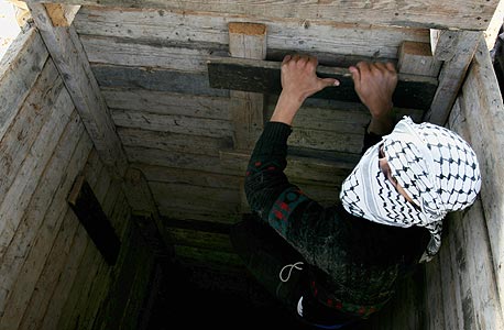 מנהרה בעזה (ארכיון) מנהרה בעזה (ארכיון)