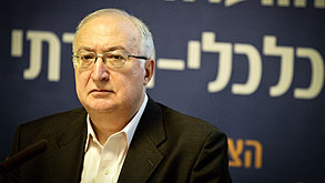 טרכטנברג על סוגיית עובדי הקבלן: 