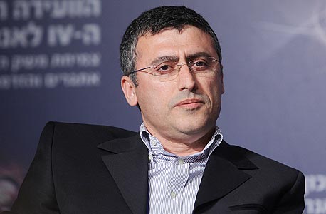מנכ