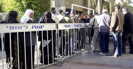 תור לביטוח לאומי (ארכיון) תור לביטוח לאומי (ארכיון)