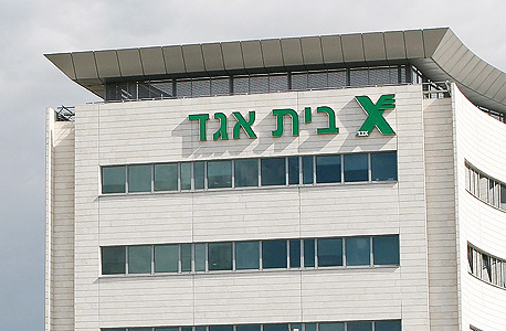 בית אגד. אלפי נהגים צפויים להפגין מחר במקום לתפעל את קווי החברה בית אגד. אלפי נהגים צפויים להפגין מחר במקום לתפעל את קווי החברה