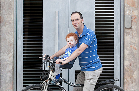 עידן דורפמן. מתנייד באמצעי תחבורה אלטרנטיביים עידן דורפמן. מתנייד באמצעי תחבורה אלטרנטיביים