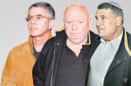 מימין דוד אלמקייס יונה שוויצר ויאשה חאין. יוגש נגדם כתב אישום מימין דוד אלמקייס יונה שוויצר ויאשה חאין. יוגש נגדם כתב אישום