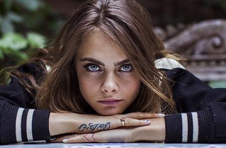 קארה דלווין. בין 300-125 אלף דולר על פוסט קארה דלווין. בין 300-125 אלף דולר על פוסט