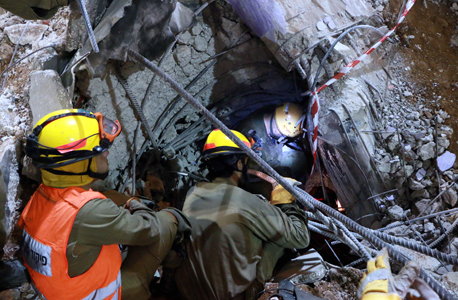 עבודות החילוץ בחניון שקרס
