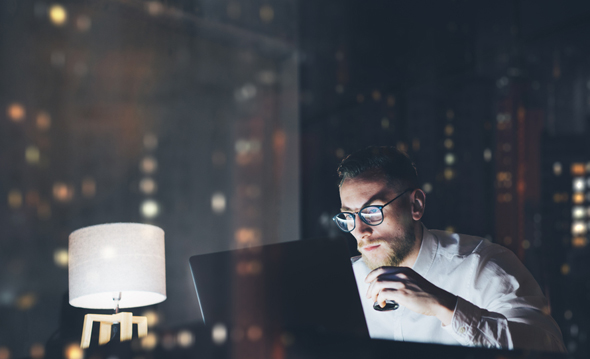 לא משנה כמה קשה אתם עובדים, משנה מי יודע על זה לא משנה כמה קשה אתם עובדים, משנה מי יודע על זה