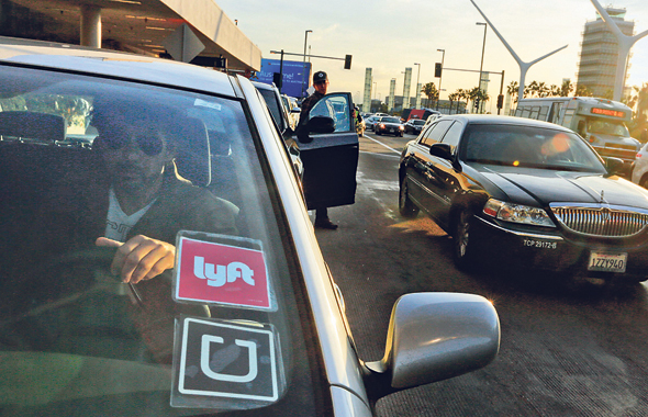 נהג שעובד גם עם אובר וגם עם ליפט בלוס אנג'לס. כשהמנכ"ל נוסע אובר, הנהגים שוטחים בפניו שלל תלונות