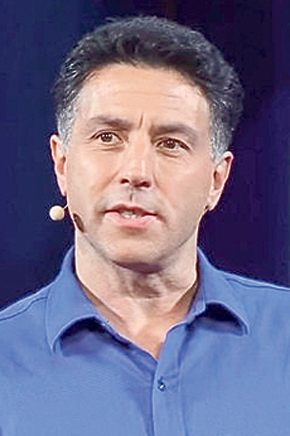 רוז. "זה רק עניין של זמן עד שמציאות מדומה תהיה נגישה כמו סמארטפונים" רוז. "זה רק עניין של זמן עד שמציאות מדומה תהיה נגישה כמו סמארטפונים"