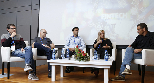 מימין: מנחה הפאנל מאיר אורבך, ארנית שנער, אורי פארן, יוני חפץ דוד ודודי סוסנה מימין: מנחה הפאנל מאיר אורבך, ארנית שנער, אורי פארן, יוני חפץ דוד ודודי סוסנה