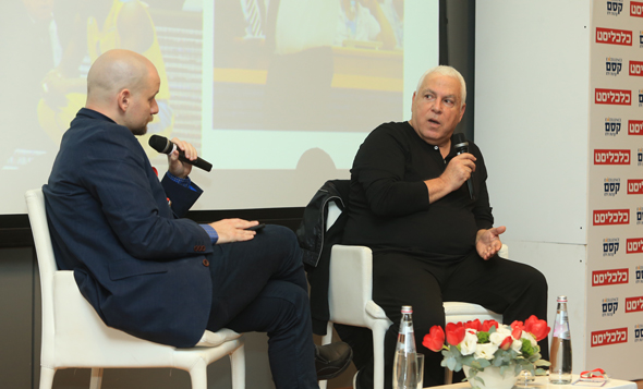 מימין: פיני גרשון בשיחה עם אוריאל דסקל בכנס מימין: פיני גרשון בשיחה עם אוריאל דסקל בכנס