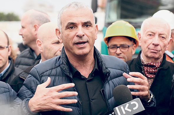 משה כחלון. יזמים יוכלו להשכיר דירות לא מכורות במחיר למשתכן משה כחלון. יזמים יוכלו להשכיר דירות לא מכורות במחיר למשתכן