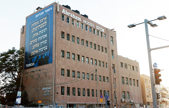 אברהם הוסטל. נרכש מבזק תמורת 180 מיליון שקל ויוסב לדירות להשכרה אברהם הוסטל. נרכש מבזק תמורת 180 מיליון שקל ויוסב לדירות להשכרה