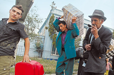 צוענים בדרך החוצה מרומניה