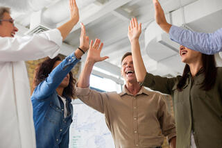 איך מודדים השפעה של ימי גיבוש על העובדים ועל החברה?, Shutterstock
