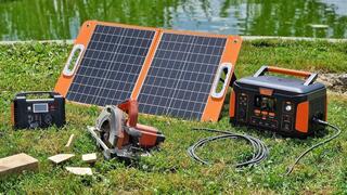 תחנת כוח ניידת עם טעינה סולארית, חשמל זמין בכל מקום, סולאר לייט