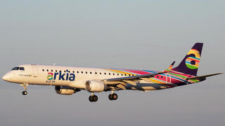 מטוס ארקיע בנחיתה בבודפשט, צילום: Jozsef Soos / iStock