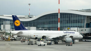 מטוס Airbus A 320 של חברת לופטהנזה ב נתב"ג נמל התעופה בן גוריון, צילום: ערן גרנות