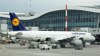 מטוס Airbus A 320 של חברת לופטהנזה ב נתב"ג נמל התעופה בן גוריון, צילום: ערן גרנות